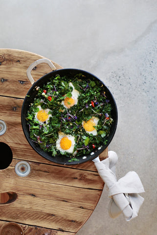 Try this low-carb green shakshuka for your next brunch